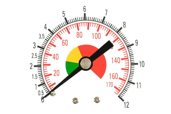 How can you configure a Kubernetes cluster to automatically scale based on CPU usage?