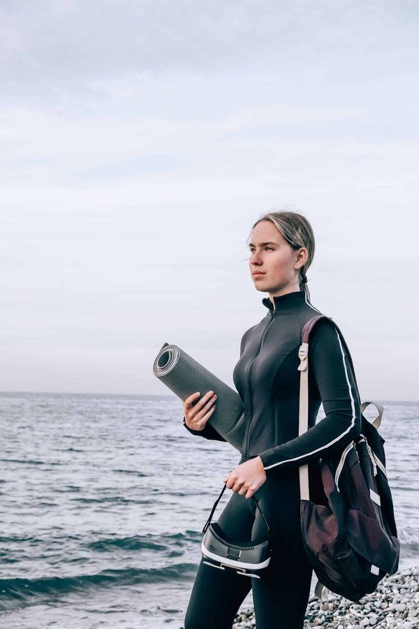 How to use augmented reality to create immersive virtual shopping experiences for UK's fashion retailers?